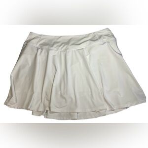 NWOT DSG white skort. SZ XL